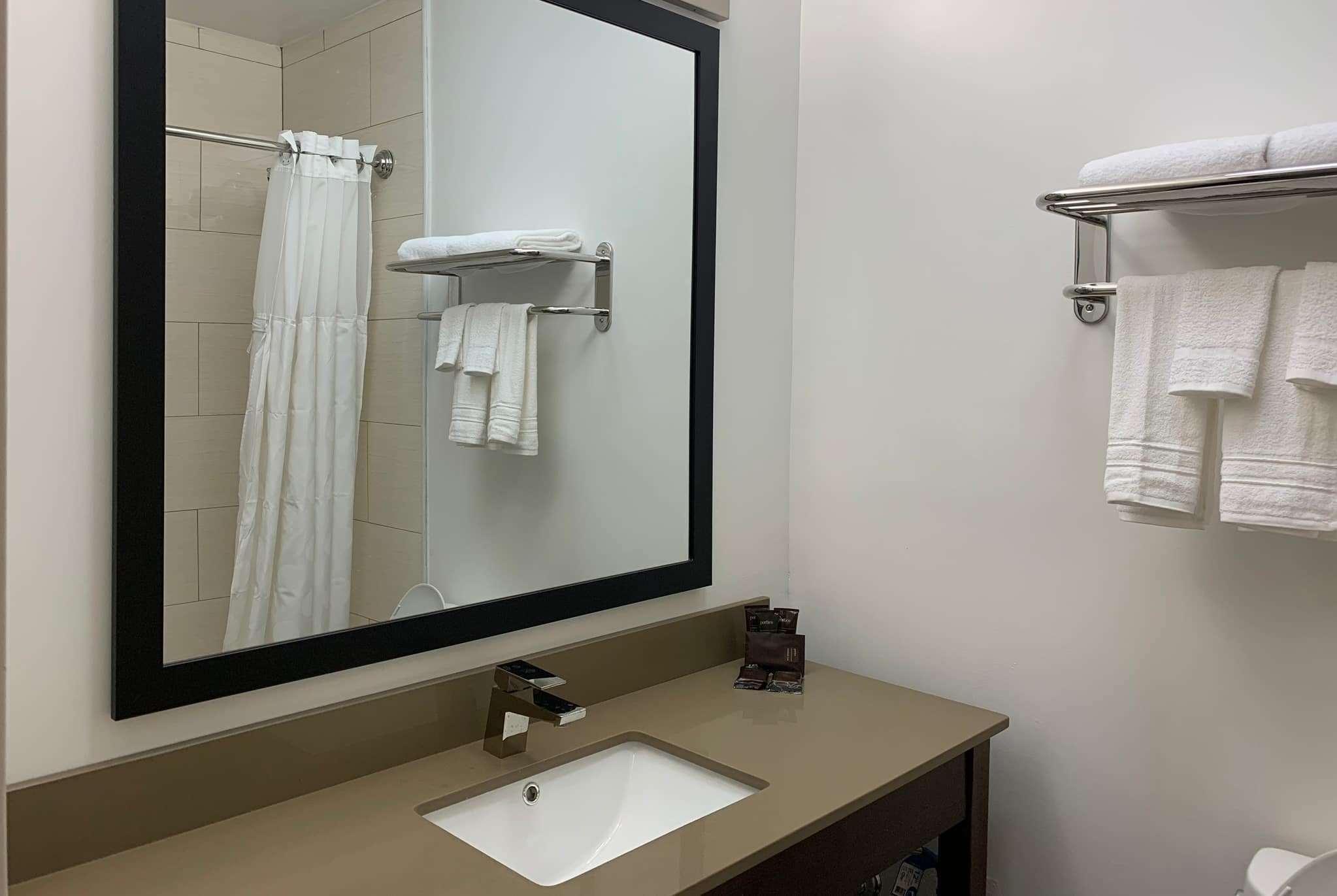 Wingate By Wyndham Jfk Airport, Far Rockaway Ny Hotel New York Exterior foto