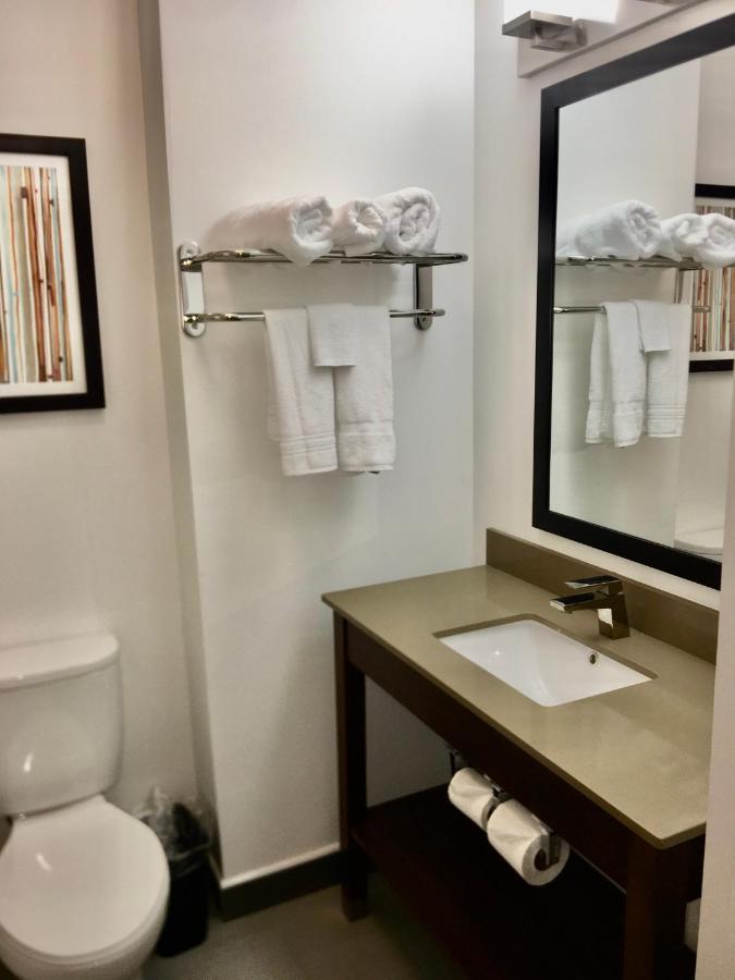 Wingate By Wyndham Jfk Airport, Far Rockaway Ny Hotel New York Exterior foto